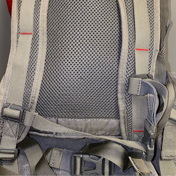 Kathmandu Outdoors Dash SL 18L Backpack Gray and Orange - Picture 6 of 13